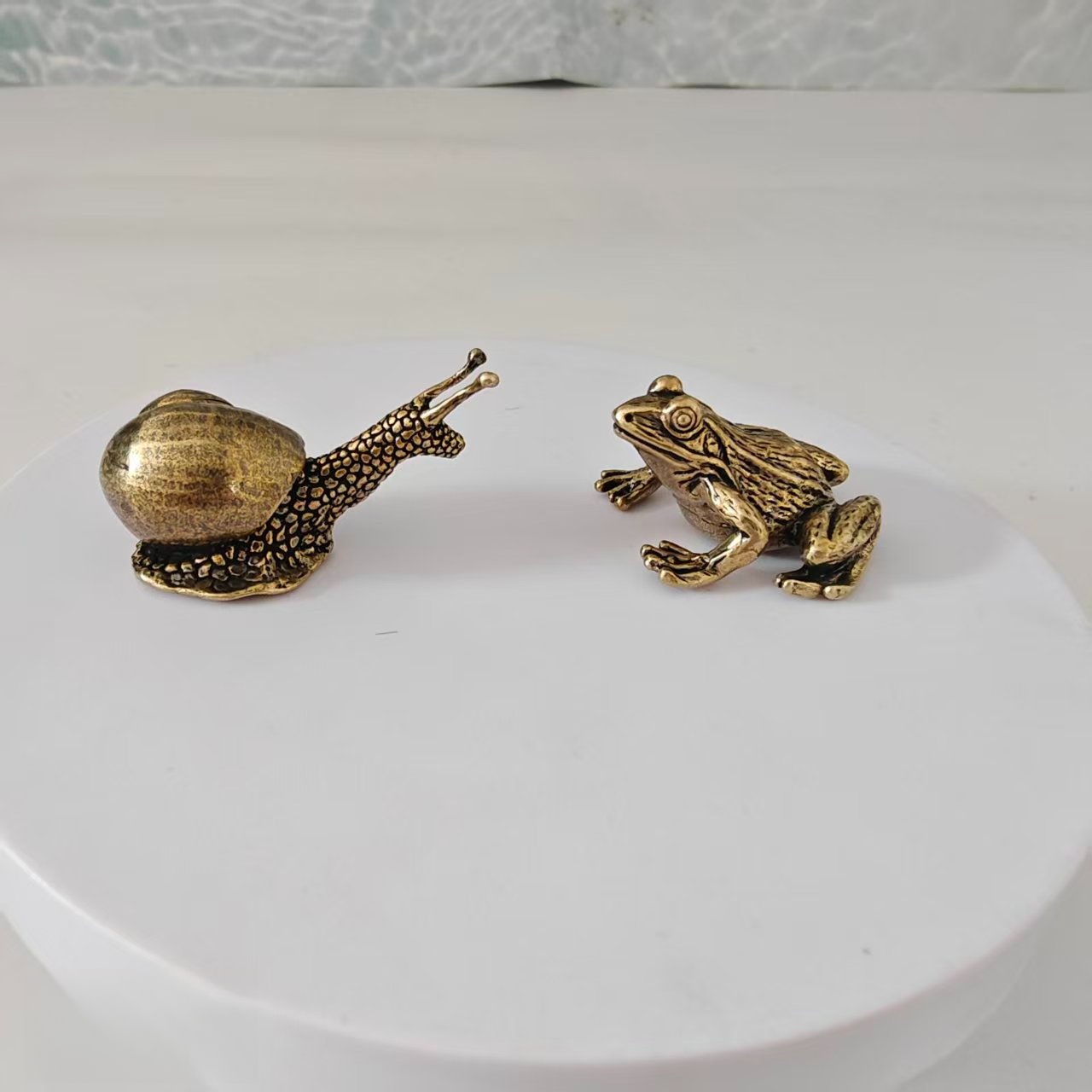 Desk Setup Nature - 2 pieces of brass frog and